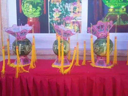 麥秸畫(huà)里的豐收頌歌 北京農(nóng)展館首屆中國(guó)農(nóng)民豐收節(jié)主場(chǎng)活動(dòng)圓滿(mǎn)舉辦